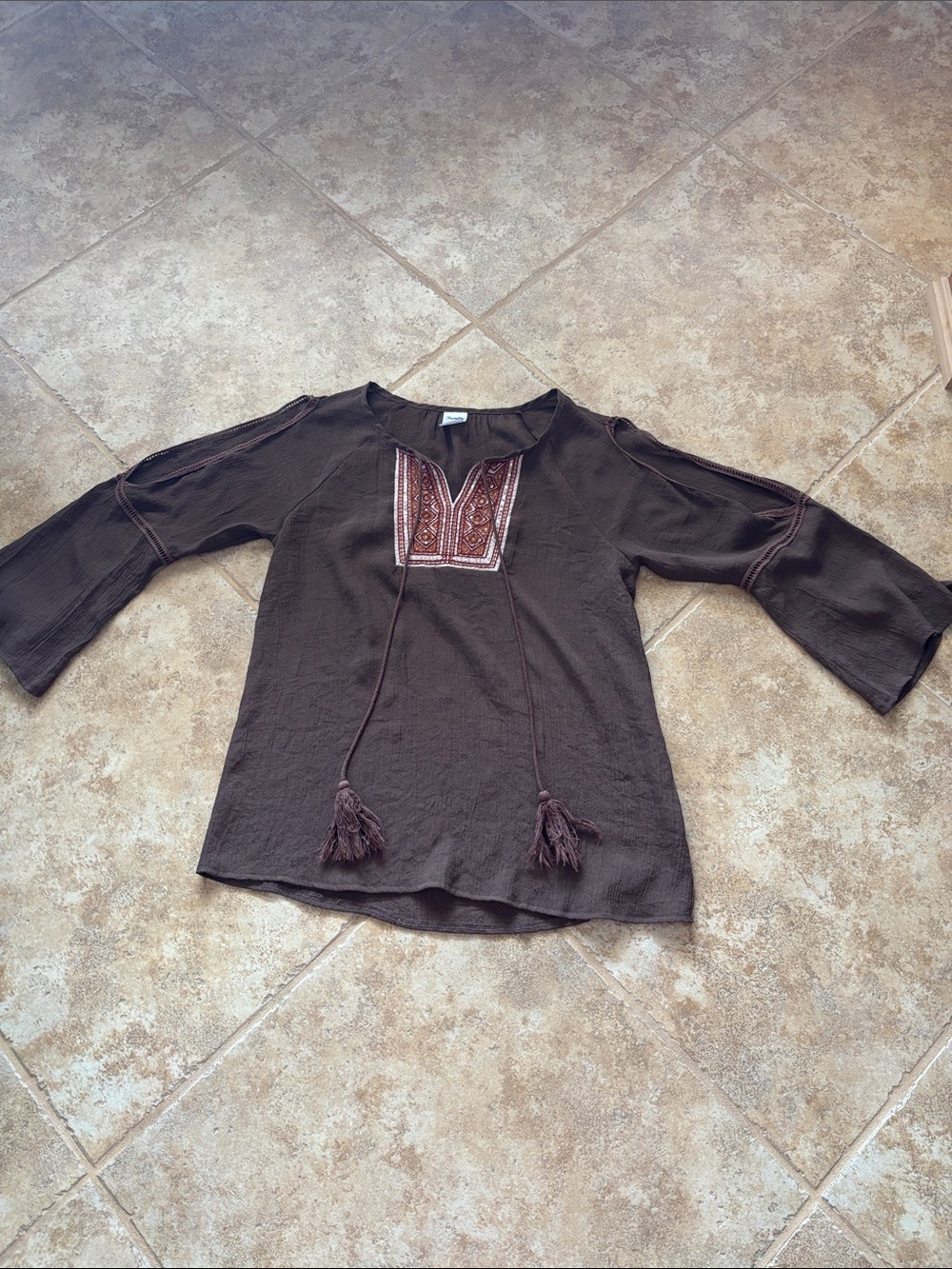 Wrangler Ladies Brown Boho Embroidered Tassel Tunic Top. Cold Shoulder Sleeves.